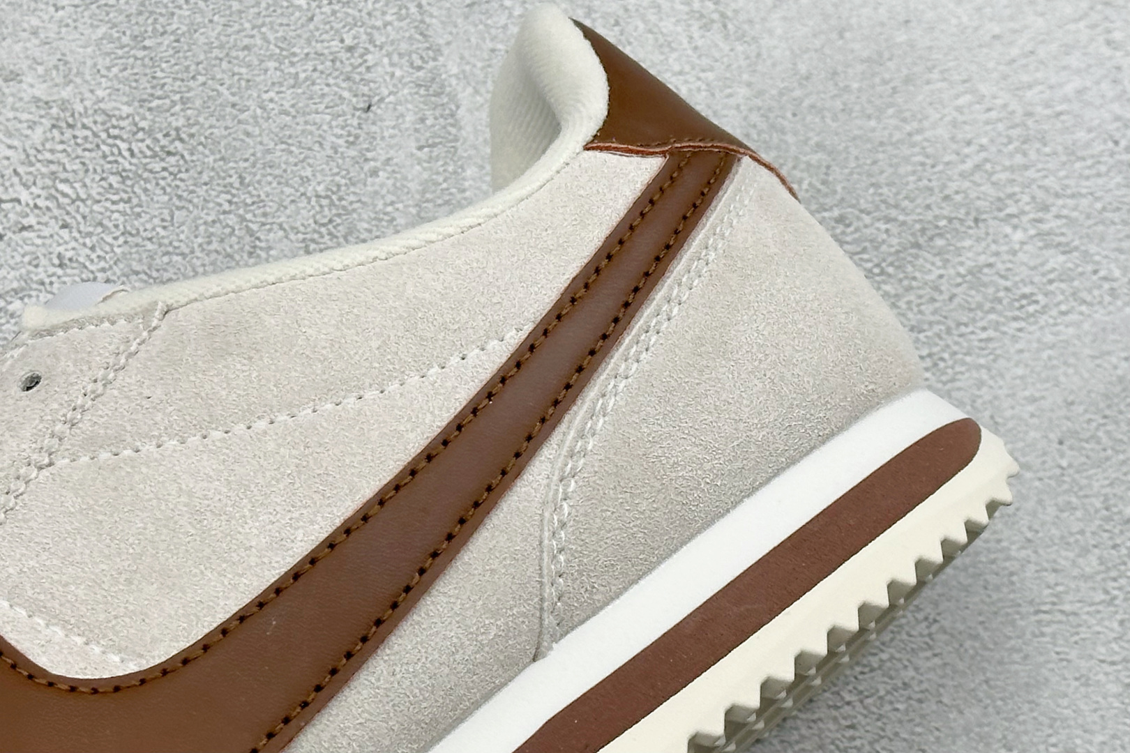 XH版NIKE CORTEZ 经典轻便舒适阿甘休闲跑步鞋 IB1857-100