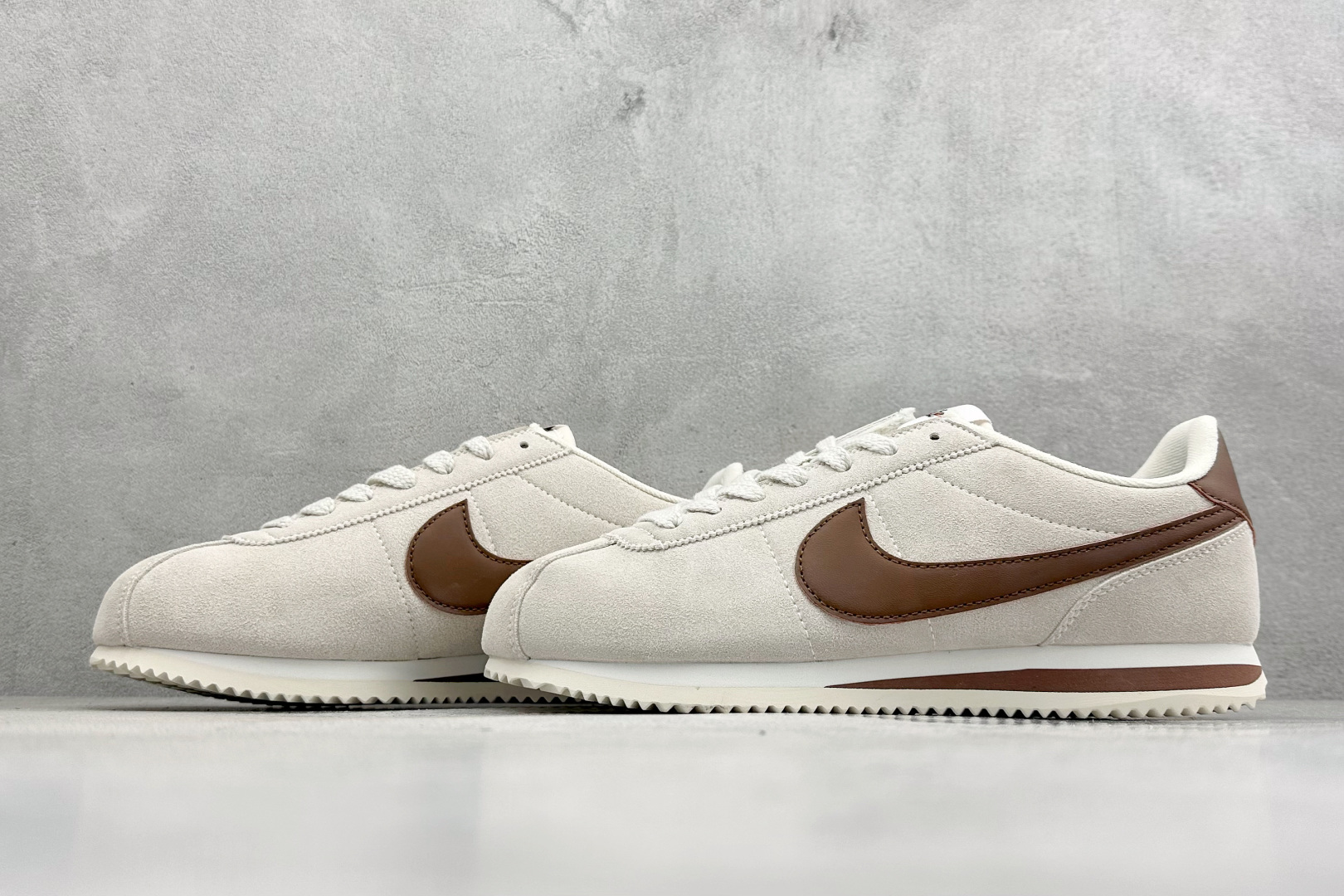 XH版NIKE CORTEZ 经典轻便舒适阿甘休闲跑步鞋 IB1857-100