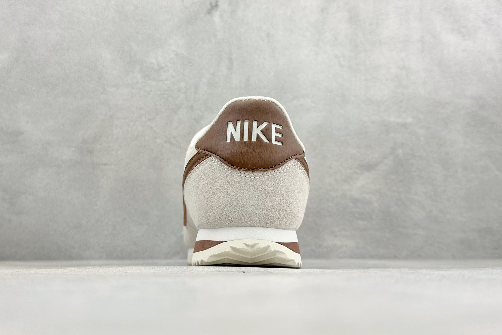 XH版NIKE CORTEZ 经典轻便舒适阿甘休闲跑步鞋 IB1857-100