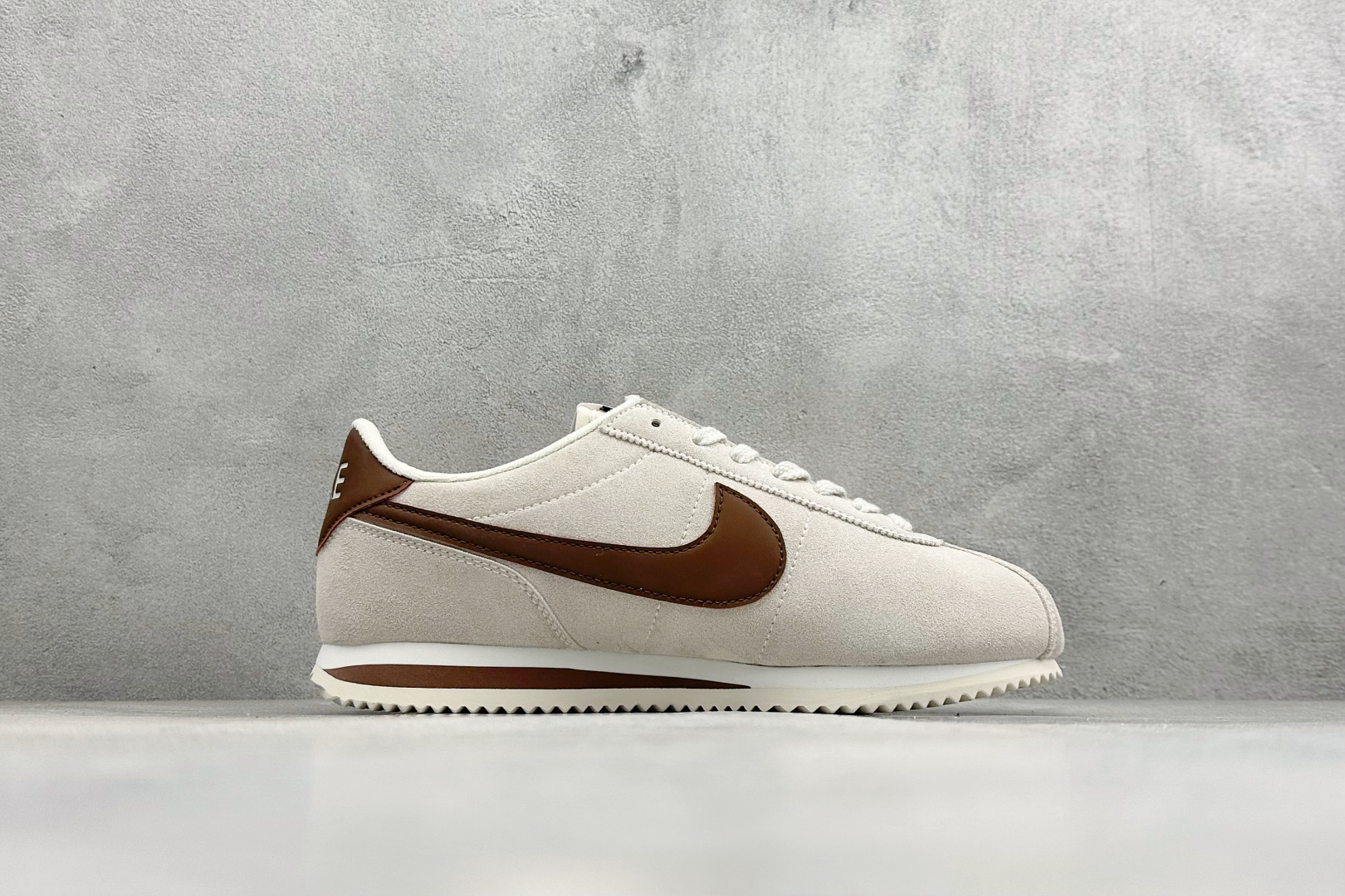 XH版NIKE CORTEZ 经典轻便舒适阿甘休闲跑步鞋 IB1857-100