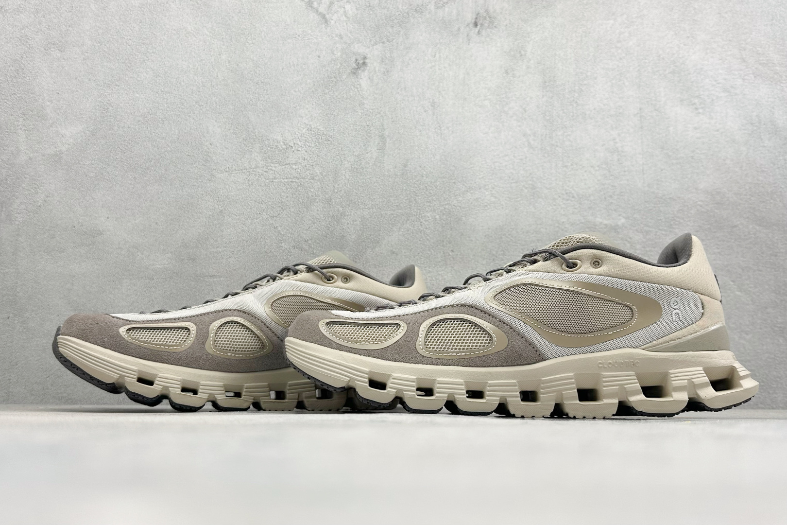 RS版On昂跑 Running Cloud X FKA克劳德X系列低帮轻量舒适多功能休闲运动鞋货号：3M