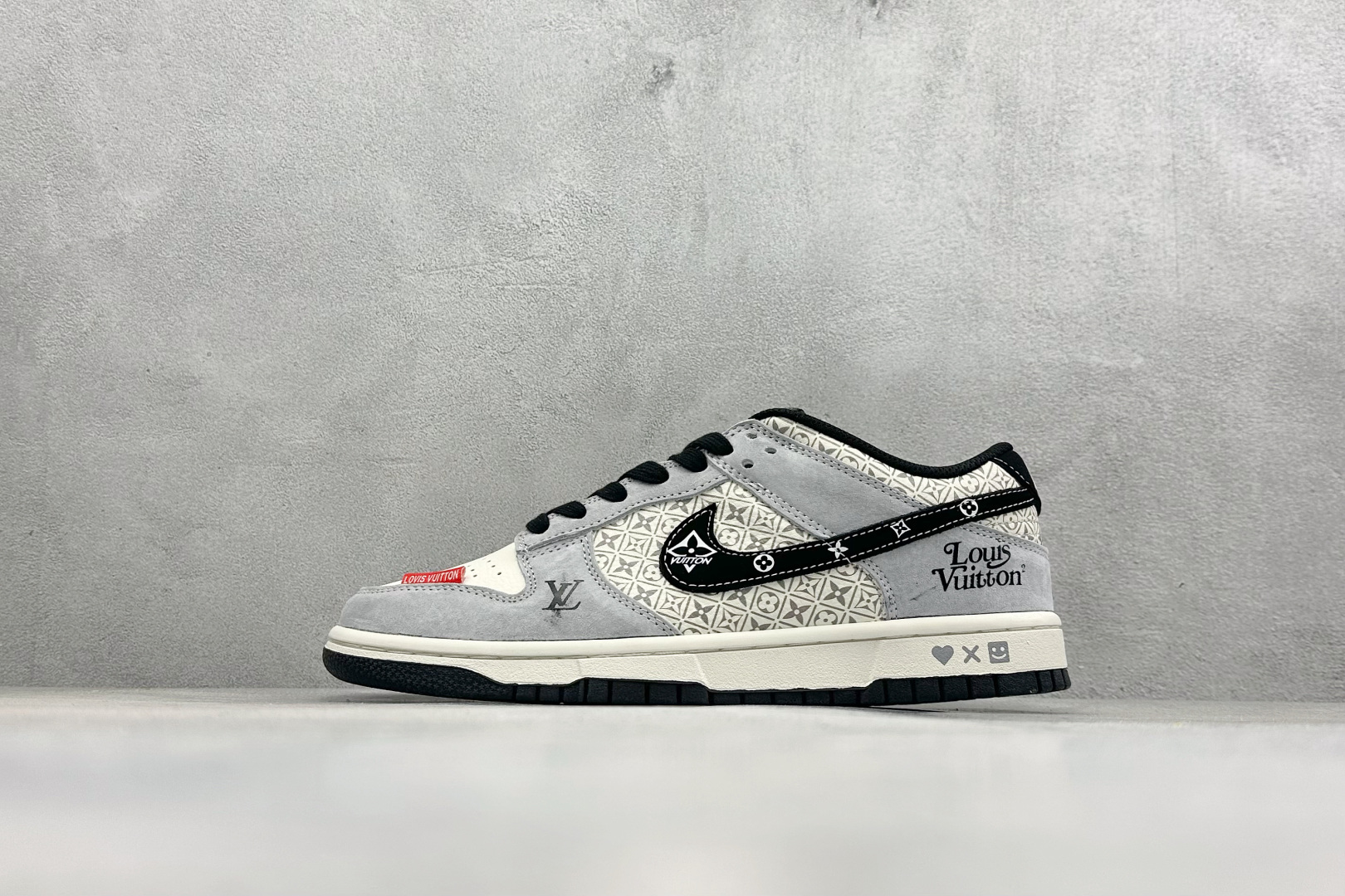 潮奢联名 引爆街头SB DUNK LOW 以经典鞋型为基底 DN3168-030 潮奢联名 引爆街头SB DUNK LOW 以经典鞋型为基底 DN3168-030