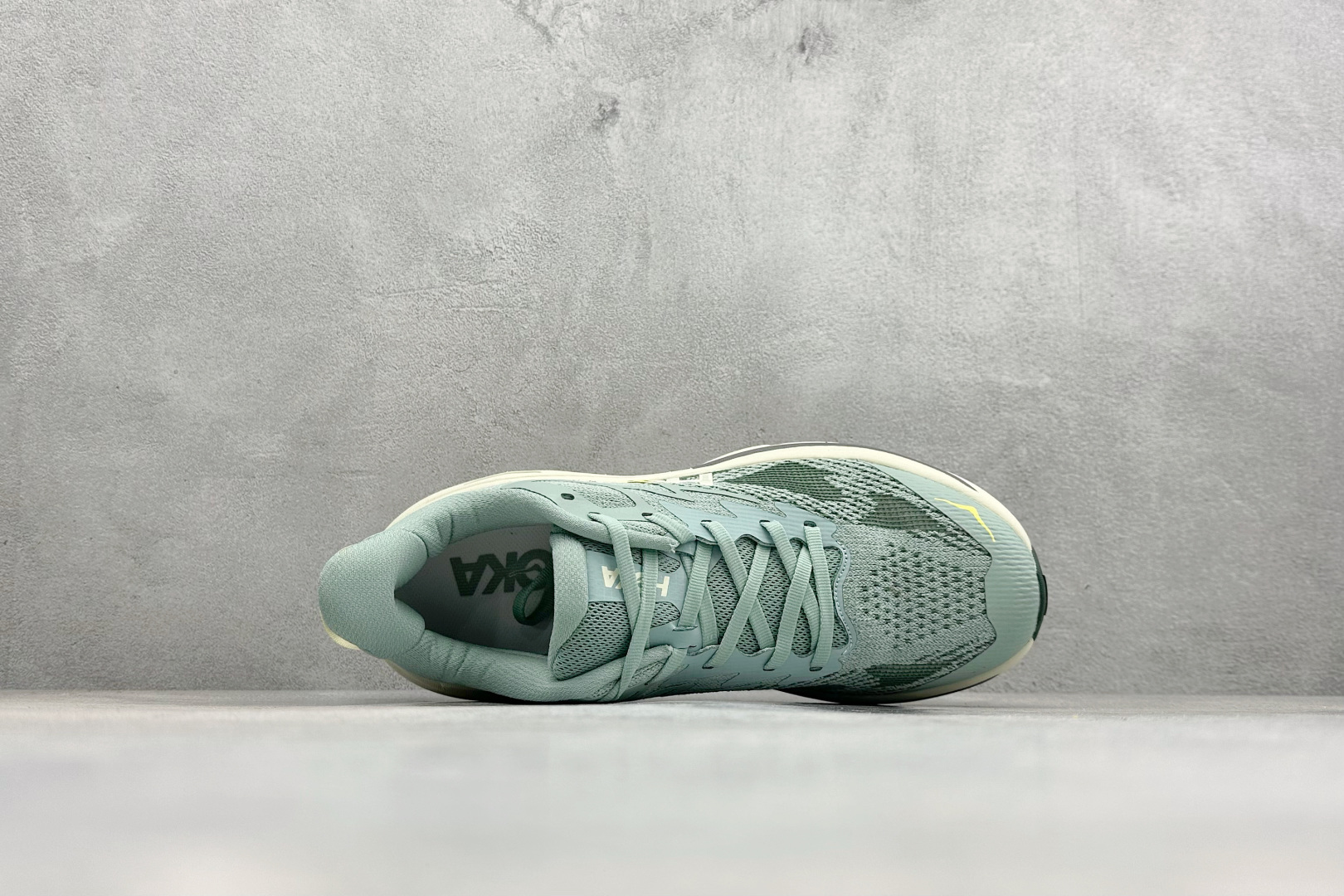 HOKA CHALLENGER 8 轻便系带减震防滑耐磨低帮跑步鞋 1168716/J HOKA CHALLENGER 8 轻便系带减震防滑耐磨低帮跑步鞋 1168716/J