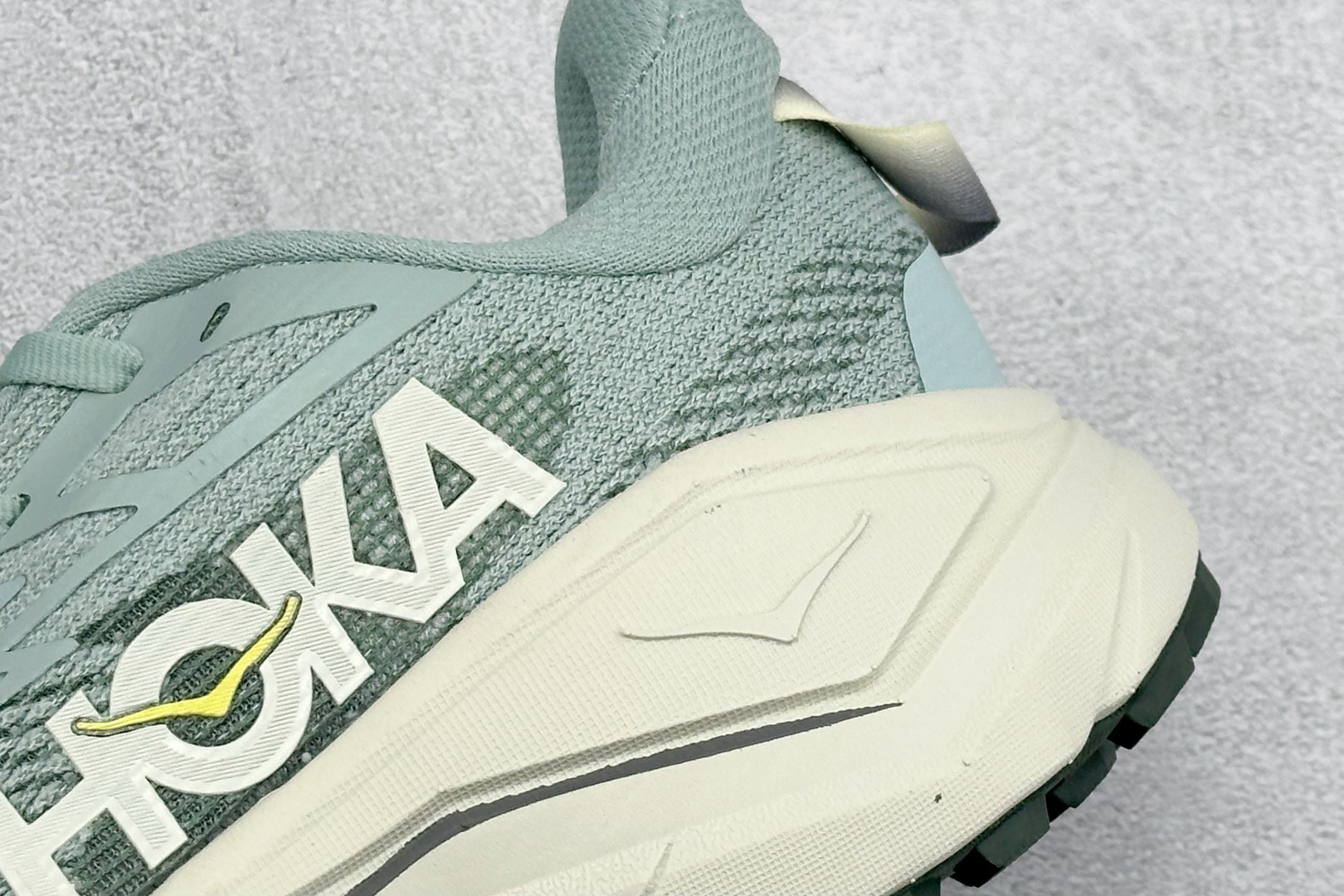 HOKA CHALLENGER 8 轻便系带减震防滑耐磨低帮跑步鞋 1168716/J HOKA CHALLENGER 8 轻便系带减震防滑耐磨低帮跑步鞋 1168716/J