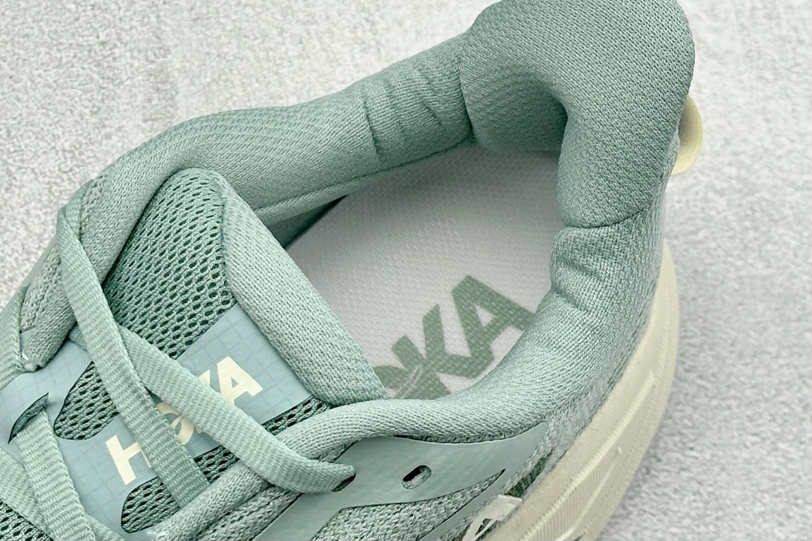 HOKA CHALLENGER 8 轻便系带减震防滑耐磨低帮跑步鞋 1168716/J HOKA CHALLENGER 8 轻便系带减震防滑耐磨低帮跑步鞋 1168716/J