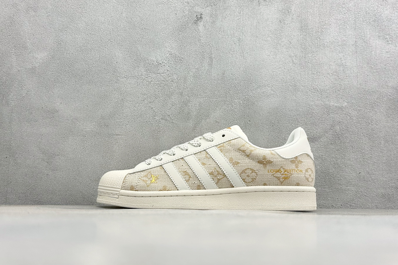 福利特价 放店私AD Originals Superstar 联名贝壳头板鞋采用全新头层拼接皮革材质 后