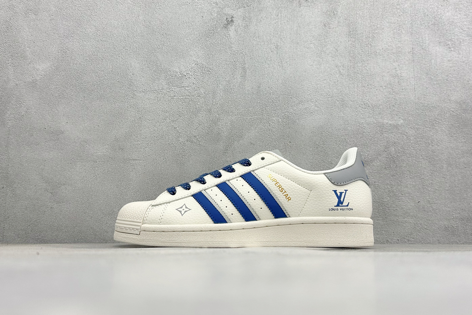 福利特价 放店私AD Originals Superstar 联名贝壳头板鞋采用全新头层拼接皮革材质 后