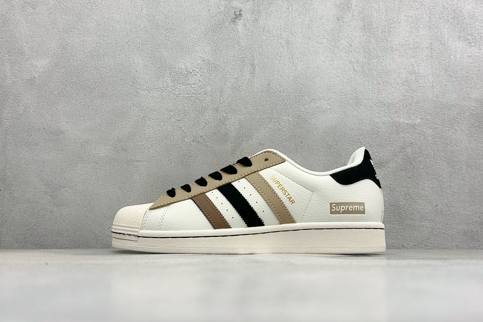 福利特价 放店私AD Originals Superstar 联名贝壳头板鞋采用全新头层拼接皮革材质 后