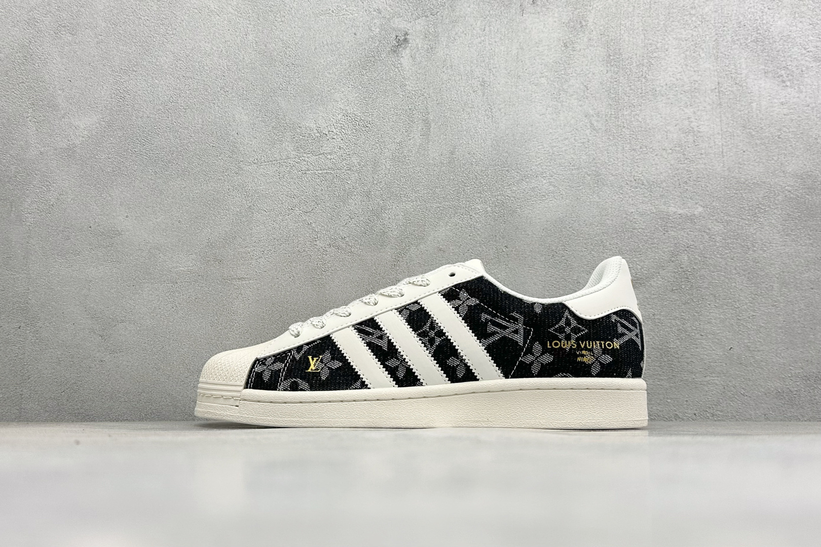 福利特价 放店私AD Originals Superstar 联名贝壳头板鞋采用全新头层拼接皮革材质 后
