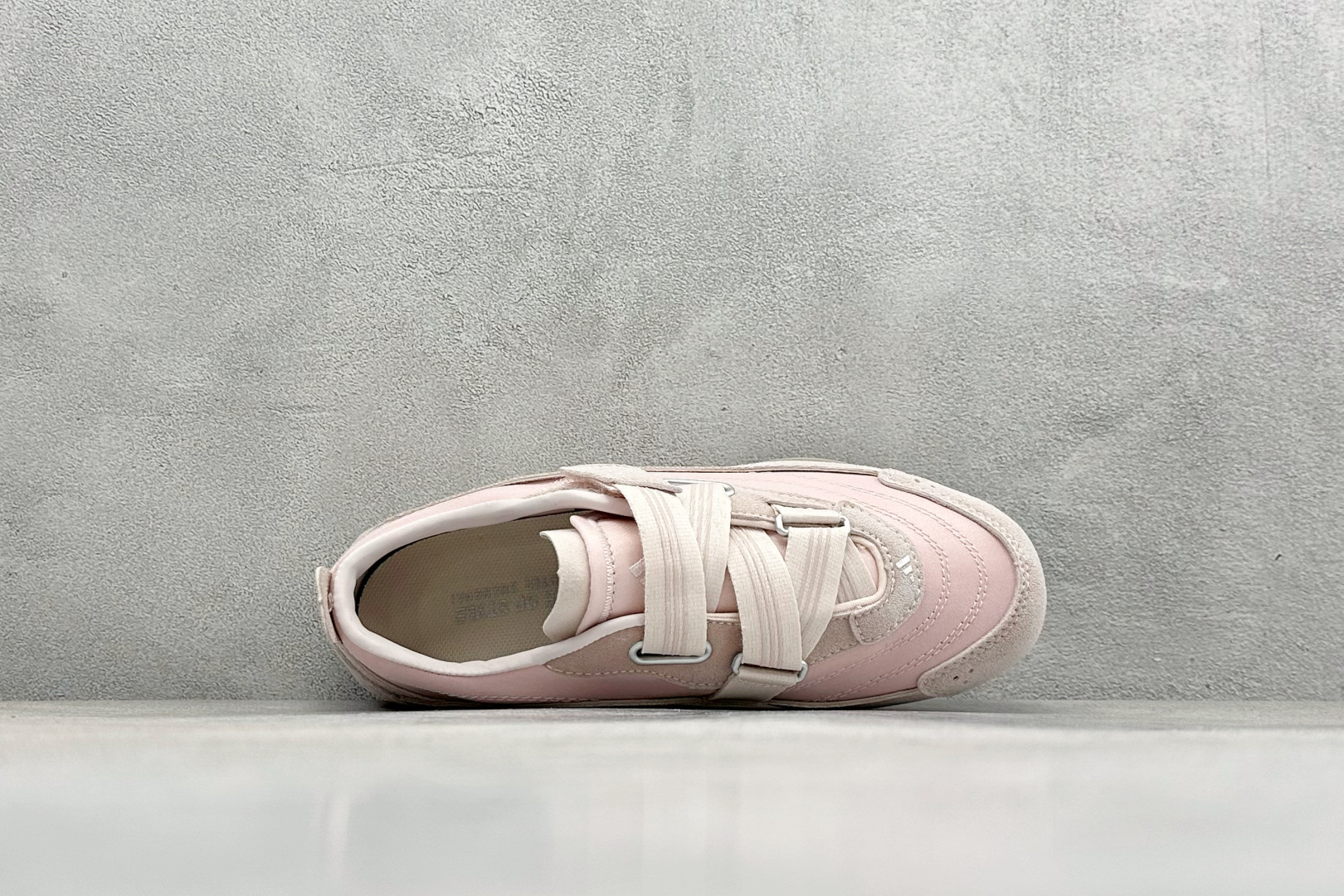 Adidas Urban Reverie 阿迪舒适时尚魔术贴防滑耐磨生活休闲鞋 KJ9090 Adidas Urban Reverie 阿迪舒适时尚魔术贴防滑耐磨生活休闲鞋 KJ9090
