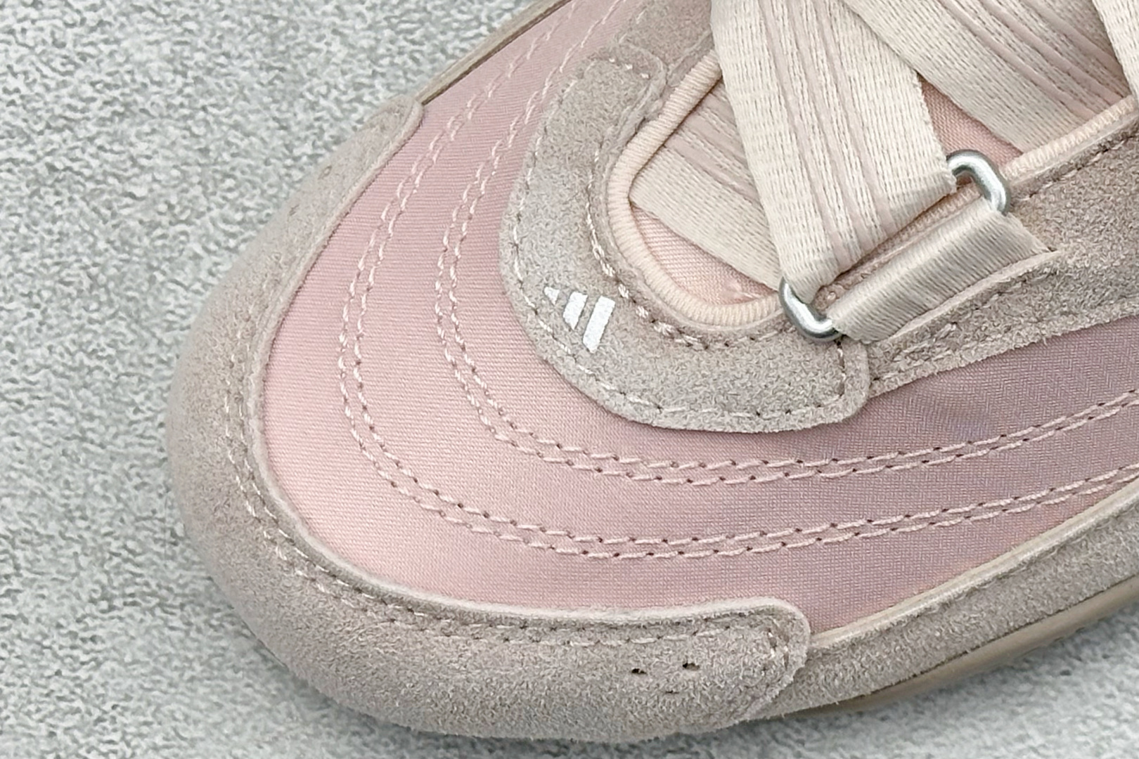 Adidas Urban Reverie 阿迪舒适时尚魔术贴防滑耐磨生活休闲鞋 KJ9090 Adidas Urban Reverie 阿迪舒适时尚魔术贴防滑耐磨生活休闲鞋 KJ9090