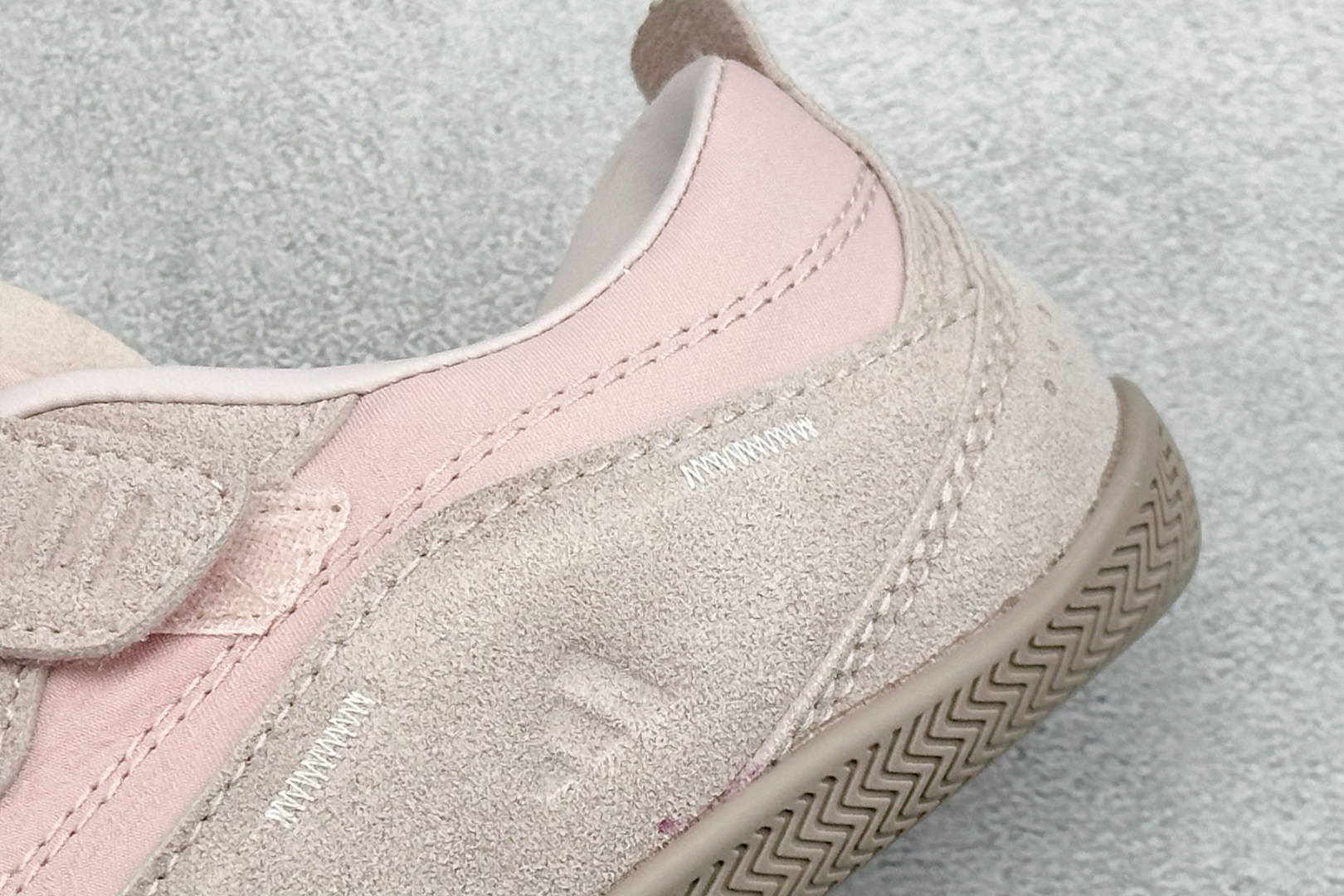 Adidas Urban Reverie 阿迪舒适时尚魔术贴防滑耐磨生活休闲鞋 KJ9090 Adidas Urban Reverie 阿迪舒适时尚魔术贴防滑耐磨生活休闲鞋 KJ9090