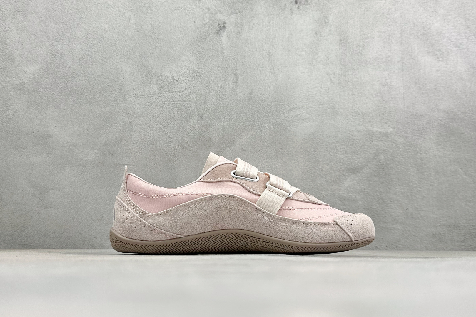 Adidas Urban Reverie 阿迪舒适时尚魔术贴防滑耐磨生活休闲鞋 KJ9090 Adidas Urban Reverie 阿迪舒适时尚魔术贴防滑耐磨生活休闲鞋 KJ9090