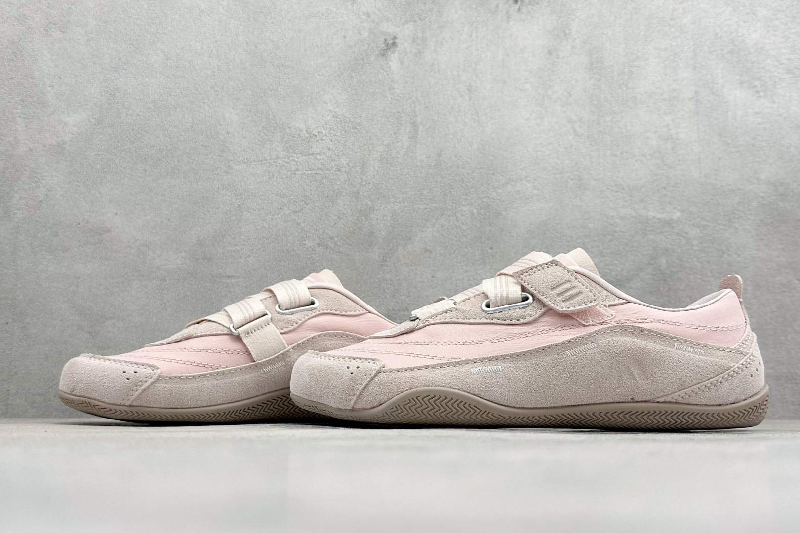 Adidas Urban Reverie 阿迪舒适时尚魔术贴防滑耐磨生活休闲鞋 KJ9090 Adidas Urban Reverie 阿迪舒适时尚魔术贴防滑耐磨生活休闲鞋 KJ9090