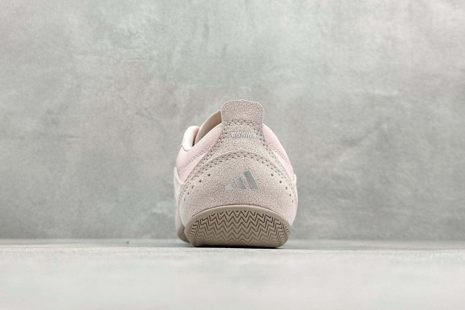 Adidas Urban Reverie 阿迪舒适时尚魔术贴防滑耐磨生活休闲鞋 KJ9090 Adidas Urban Reverie 阿迪舒适时尚魔术贴防滑耐磨生活休闲鞋 KJ9090