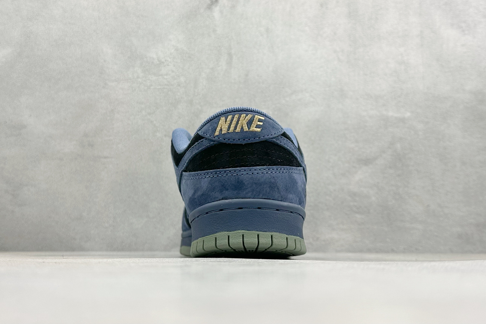K版Nike SB Dunk Low 烟熏蓝 SB低帮休闲板鞋 HF3063-002 K版Nike SB Dunk Low 烟熏蓝 SB低帮休闲板鞋 HF3063-002