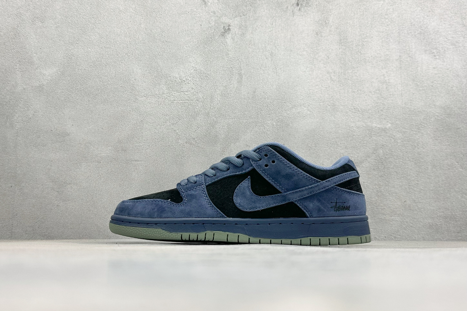 K版Nike SB Dunk Low 烟熏蓝 SB低帮休闲板鞋 HF3063-002 K版Nike SB Dunk Low 烟熏蓝 SB低帮休闲板鞋 HF3063-002