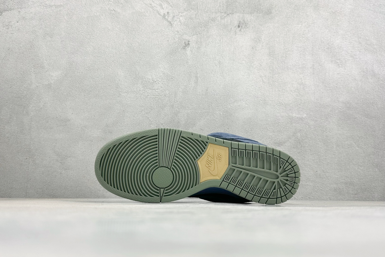 K版Nike SB Dunk Low 烟熏蓝 SB低帮休闲板鞋 HF3063-002 K版Nike SB Dunk Low 烟熏蓝 SB低帮休闲板鞋 HF3063-002
