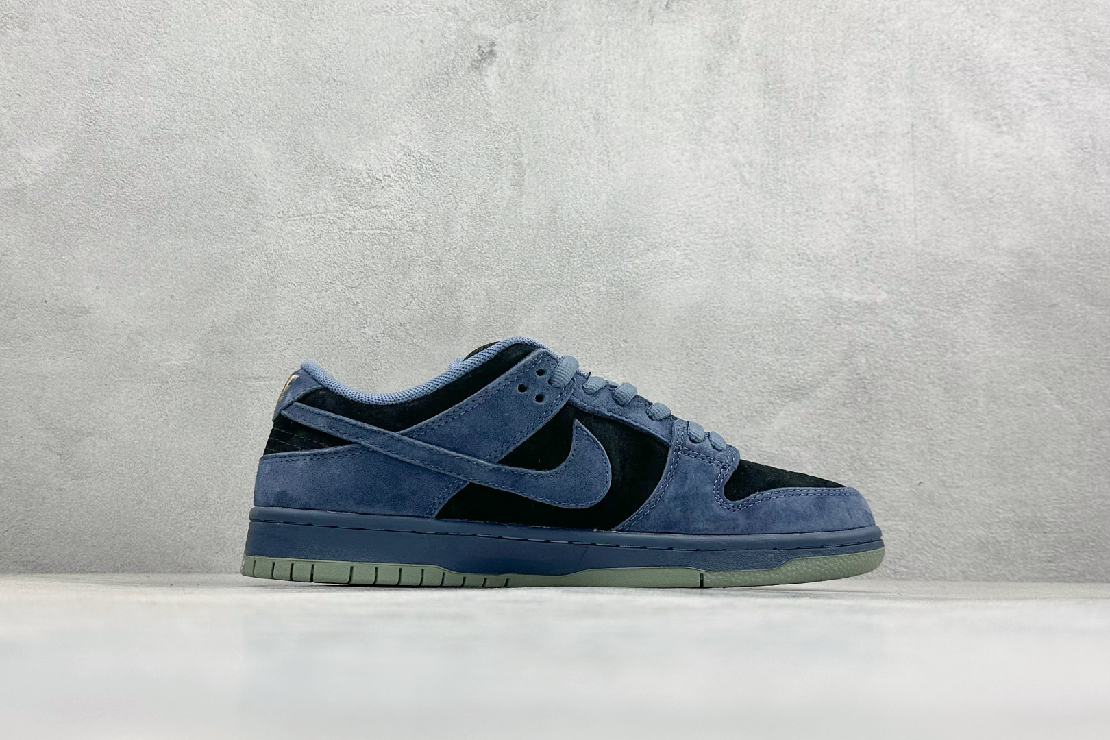 K版Nike SB Dunk Low 烟熏蓝 SB低帮休闲板鞋 HF3063-002 K版Nike SB Dunk Low 烟熏蓝 SB低帮休闲板鞋 HF3063-002