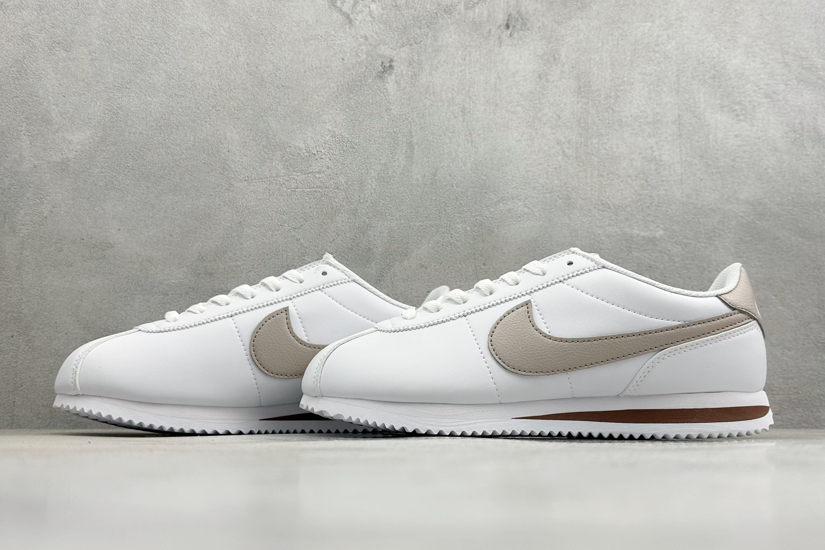XH版NIKE CORTEZ 经典轻便舒适阿甘休闲跑步鞋 DN1791-105