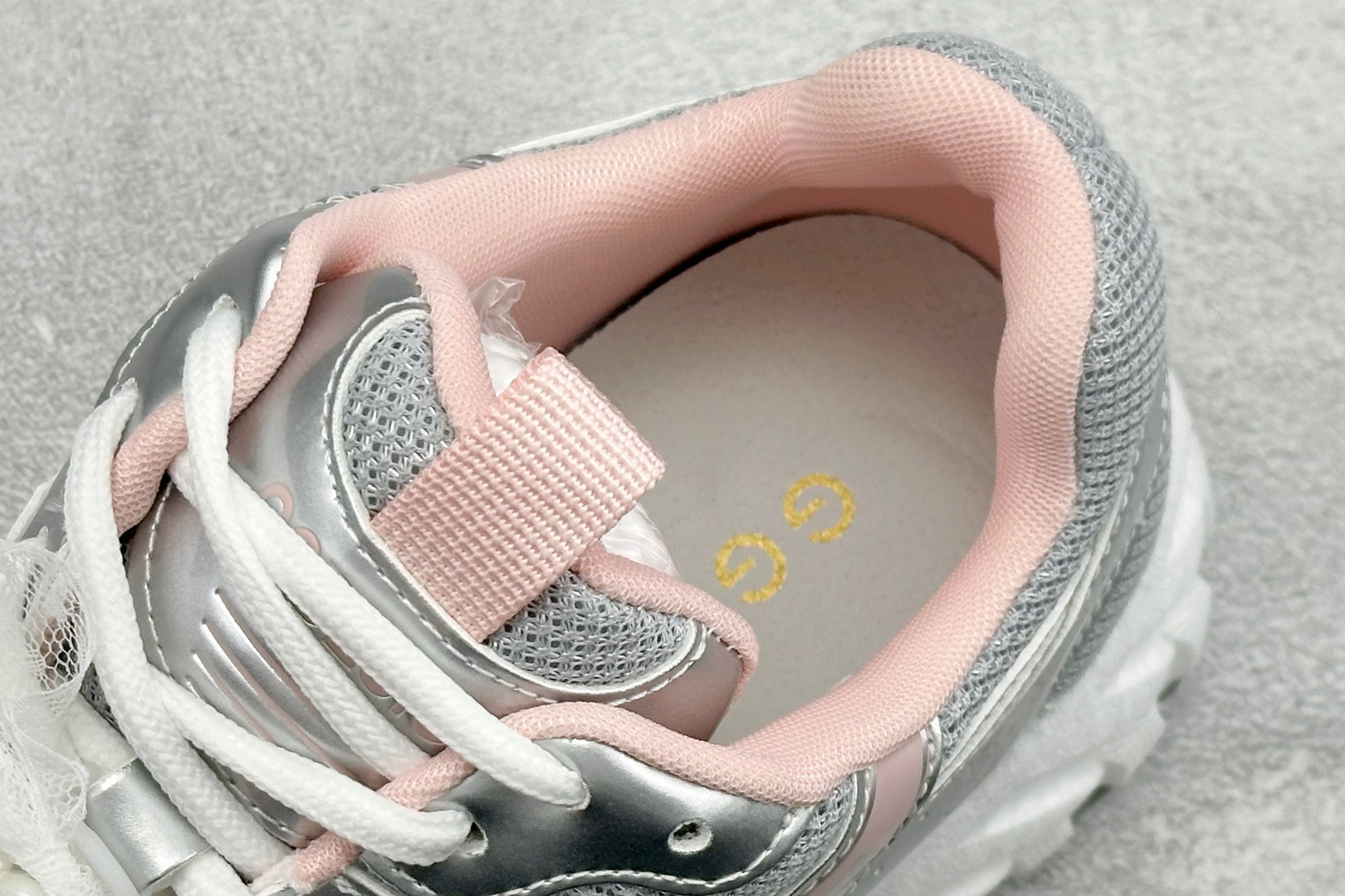赵露思新晋潮流鞋靴品牌GG-CC雷丝珍珠链休闲运动鞋系列 赵露思新晋潮流鞋靴品牌GG-CC雷丝珍珠链休闲运动鞋系列