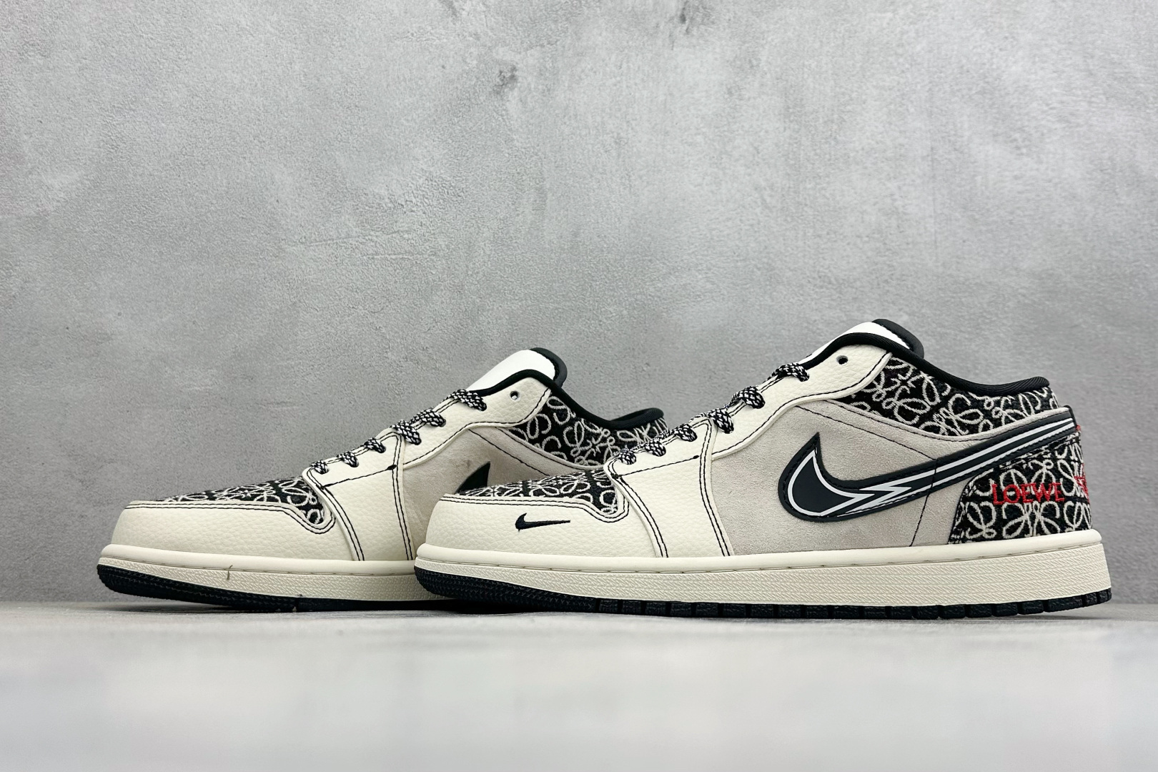 奢潮联名 引爆街头 Air Jordan 1 x LOEWE 这双鞋将西班牙奢侈品牌LOEWE的标志性Anagram提花与Air Jordan 1的经典轮廓碰撞 LL8888-004 奢潮联名 引爆街头 Air Jordan 1 x LOEWE 这双鞋将西班牙奢侈品牌LOEWE的标志性Anagram提花与Air Jordan 1的经典轮廓碰撞 LL8888-004