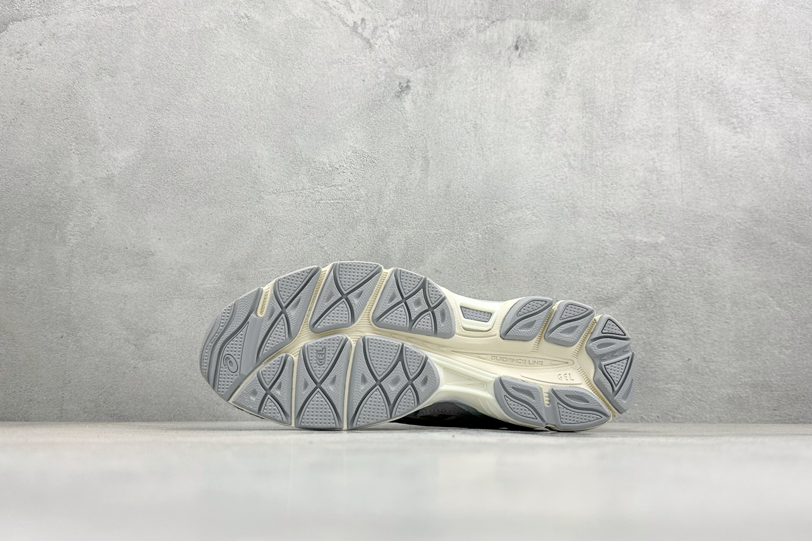 Asics Gel-N亚瑟士运动休闲透气专业跑鞋 鞋面采用反绒皮与网布拼接 透气舒适兼具休闲时尚 1203A372-600 Asics Gel-N亚瑟士运动休闲透气专业跑鞋 鞋面采用反绒皮与网布拼接 透气舒适兼具休闲时尚 1203A372-600