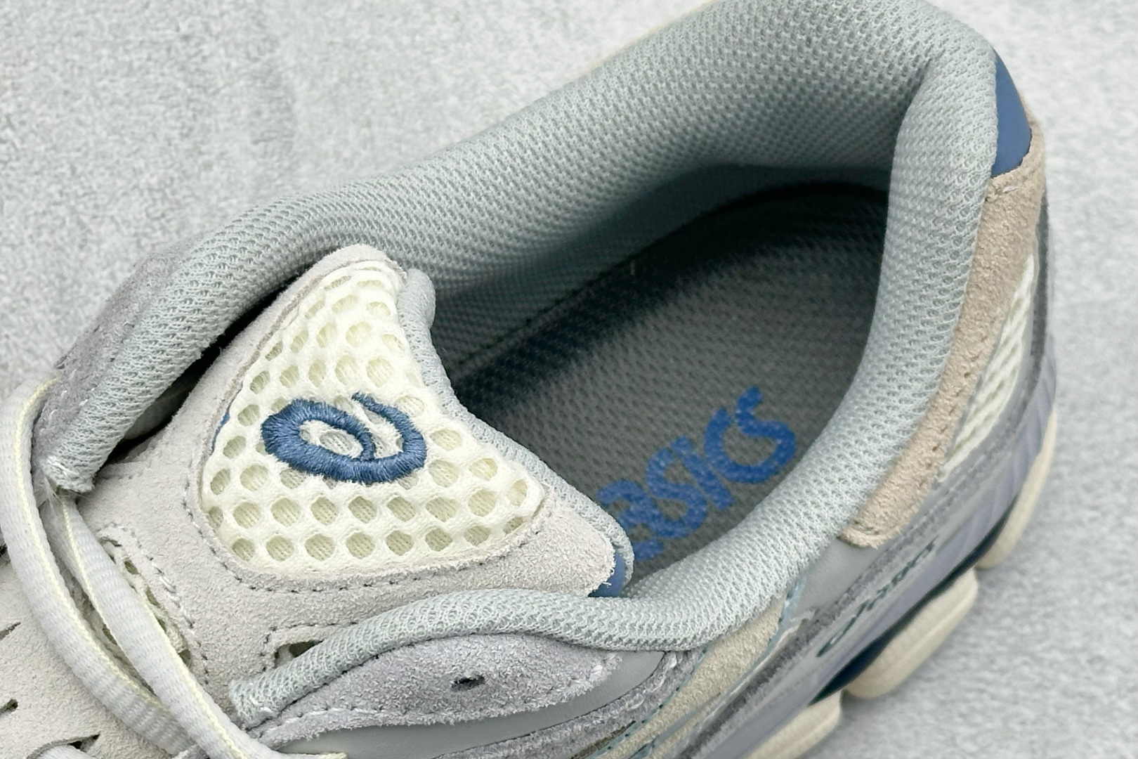 Asics Gel-N亚瑟士运动休闲透气专业跑鞋 鞋面采用反绒皮与网布拼接 透气舒适兼具休闲时尚 1203A372-600 Asics Gel-N亚瑟士运动休闲透气专业跑鞋 鞋面采用反绒皮与网布拼接 透气舒适兼具休闲时尚 1203A372-600