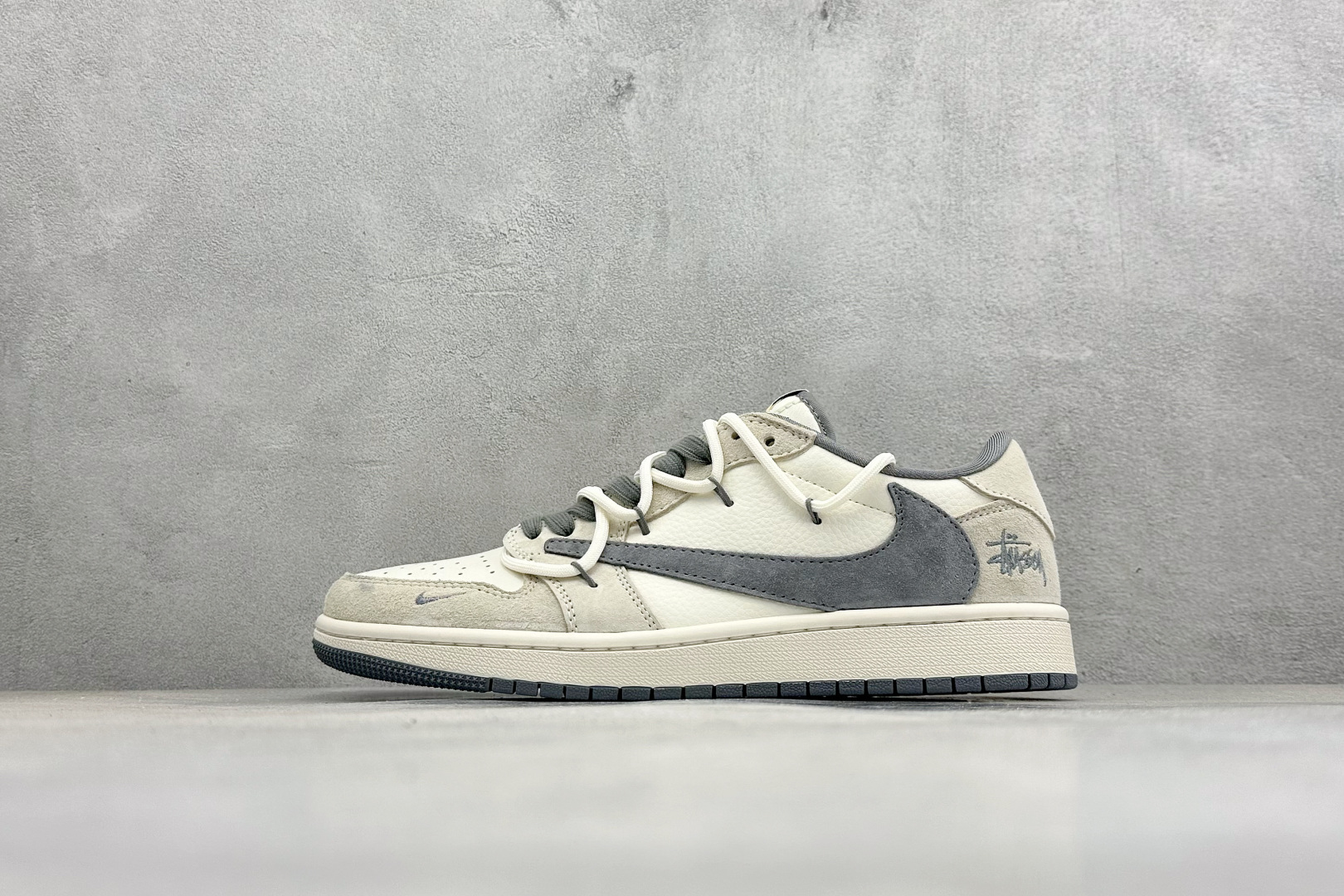 福利特价240。 Air Jordan 1 Low AJ1 乔1 联名 高端定制 低帮复古倒钩篮球鞋#定