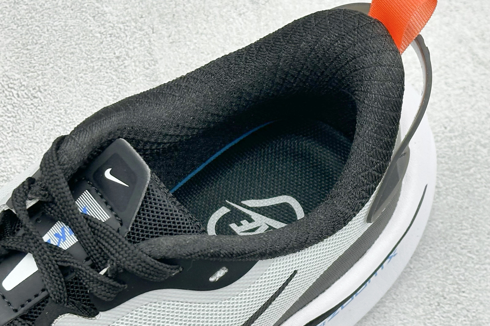 NIKE ZOOMX PLUS 全新耐克跑鞋二代 CK4318-018 NIKE ZOOMX PLUS 全新耐克跑鞋二代 CK4318-018