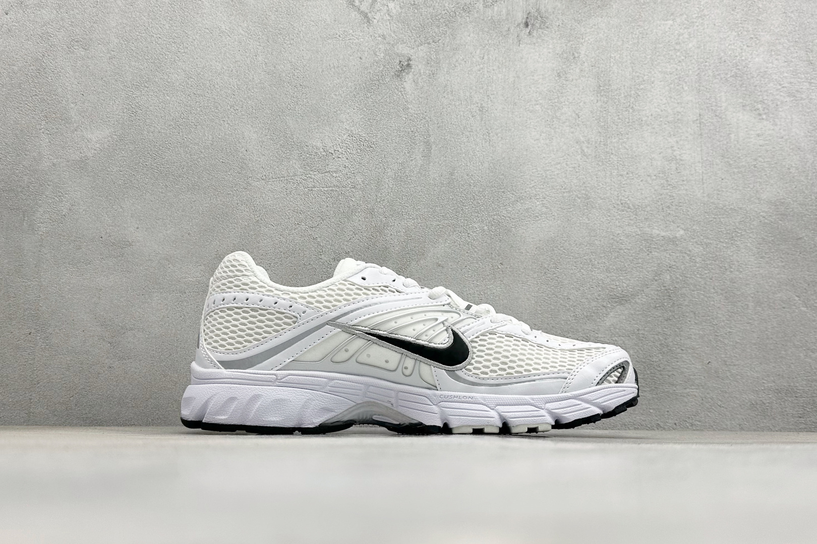 Nike Air Max Moto 2K 耐克新款复古气垫跑步鞋 IO9279-100 Nike Air Max Moto 2K 耐克新款复古气垫跑步鞋 IO9279-100