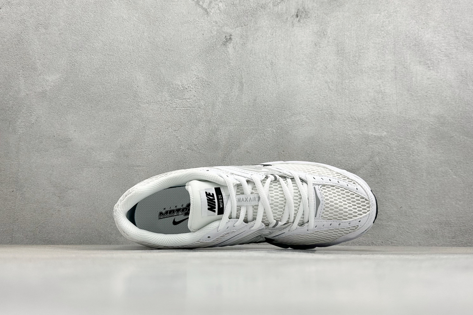 Nike Air Max Moto 2K 耐克新款复古气垫跑步鞋 IO9279-100 Nike Air Max Moto 2K 耐克新款复古气垫跑步鞋 IO9279-100