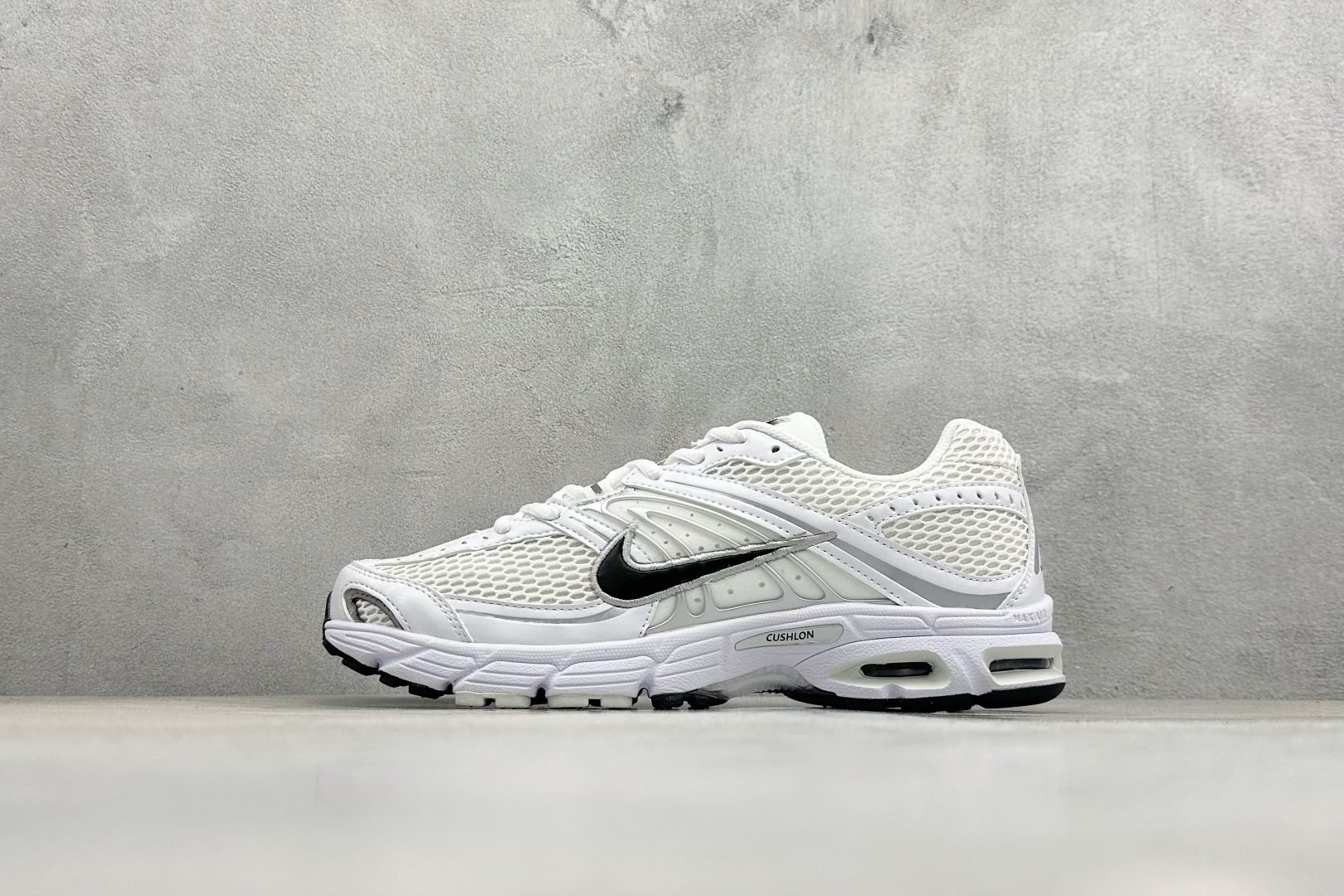 Nike Air Max Moto 2K 耐克新款复古气垫跑步鞋 IO9279-100 Nike Air Max Moto 2K 耐克新款复古气垫跑步鞋 IO9279-100