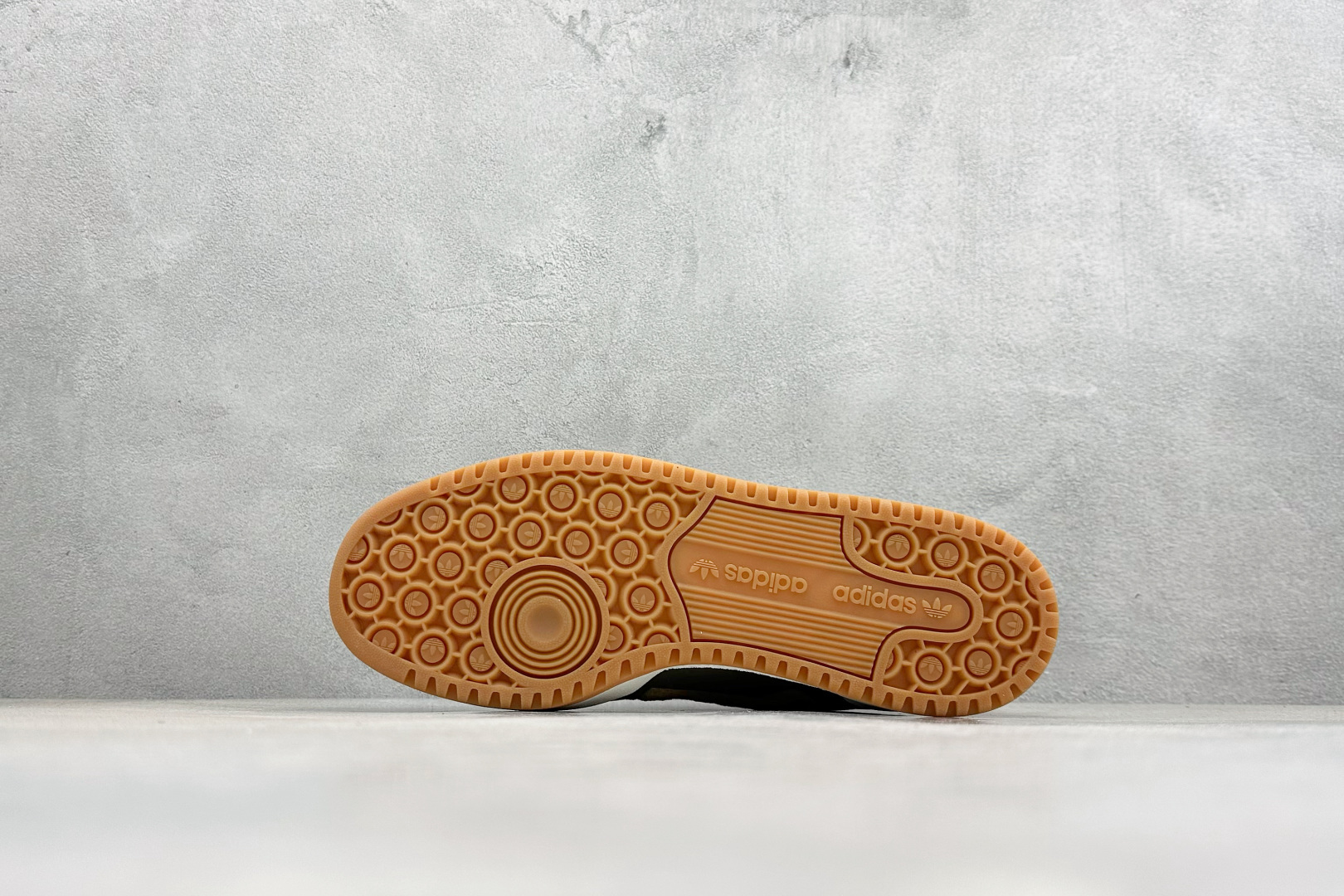 Adidas Forum 84 Low 三叶草低帮复古板鞋 GW4334