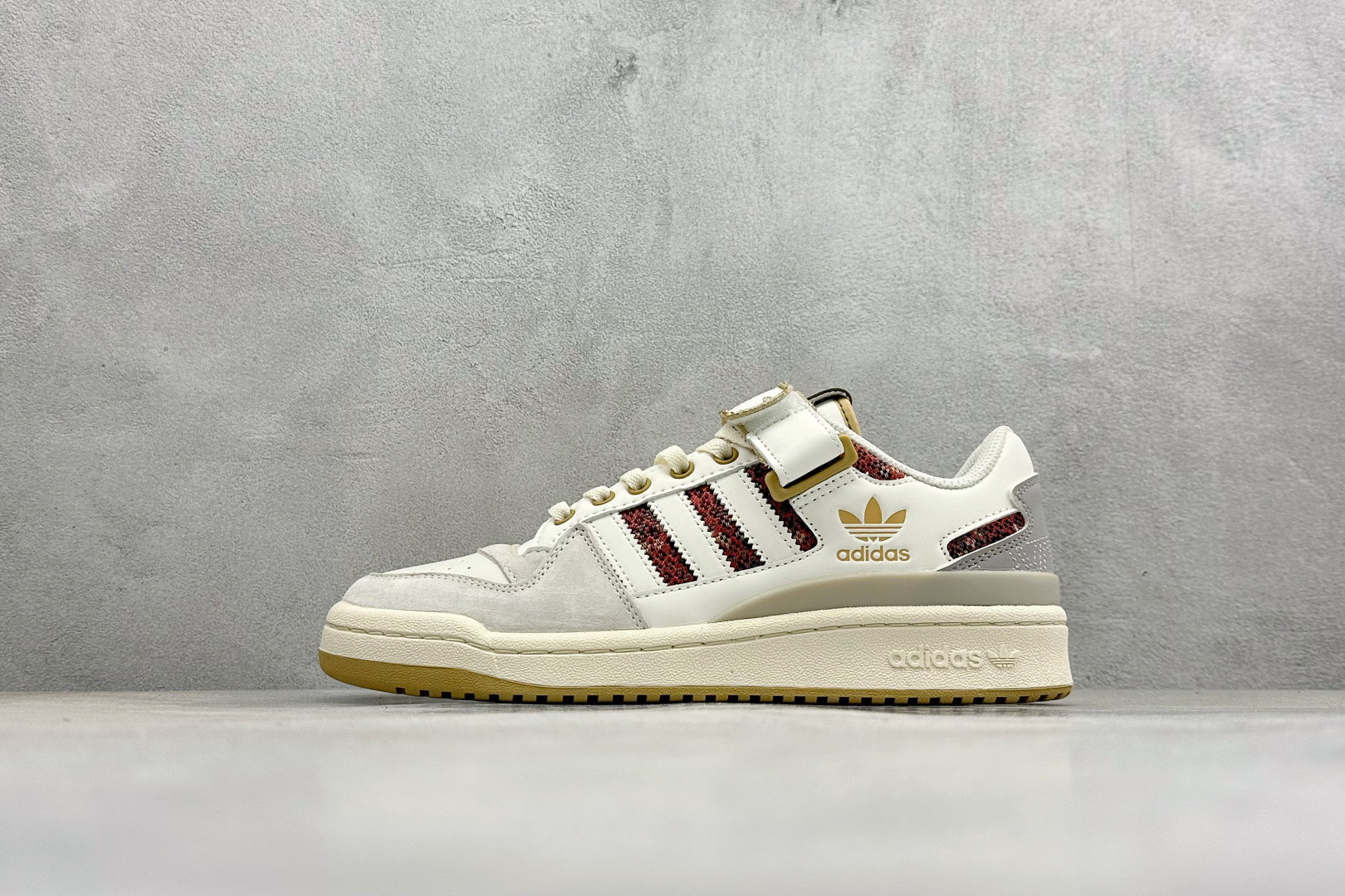 Adidas Forum 84 Low 三叶草低帮复古板鞋 HQ4604 Adidas Forum 84 Low 三叶草低帮复古板鞋 HQ4604