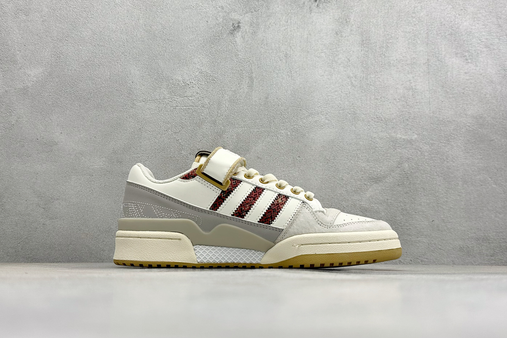 Adidas Forum 84 Low 三叶草低帮复古板鞋 HQ4604 Adidas Forum 84 Low 三叶草低帮复古板鞋 HQ4604