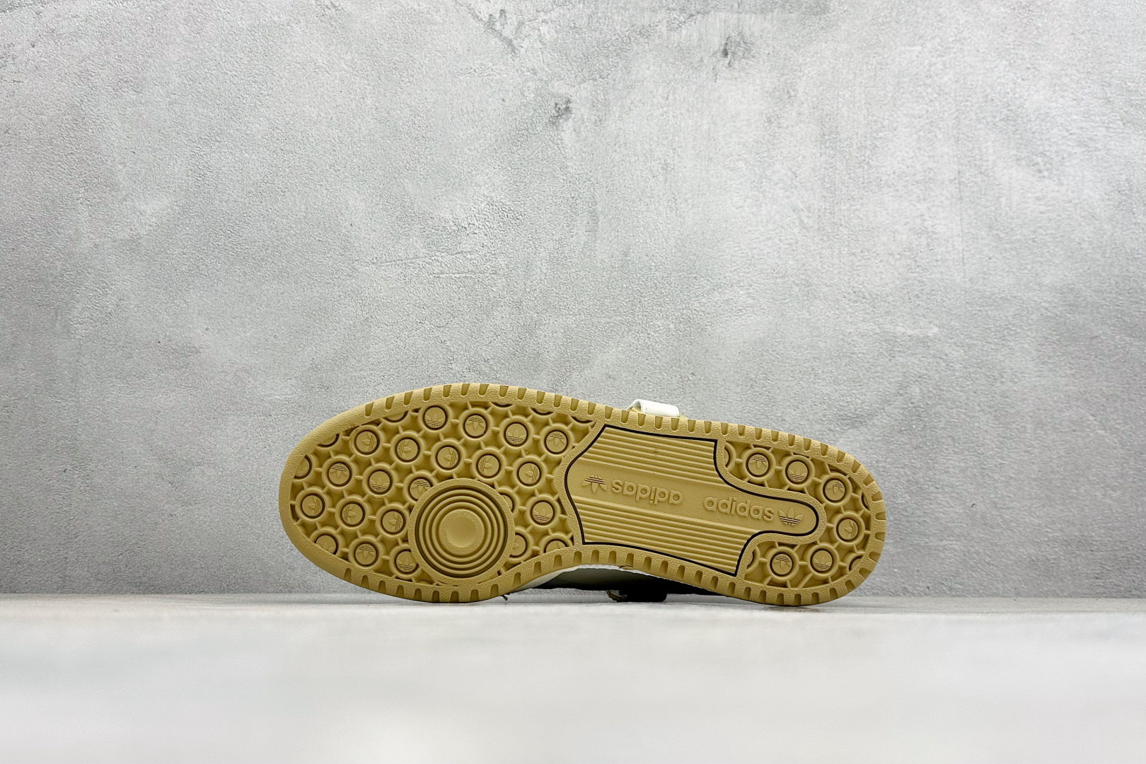 Adidas Forum 84 Low 三叶草低帮复古板鞋 HQ4604 Adidas Forum 84 Low 三叶草低帮复古板鞋 HQ4604