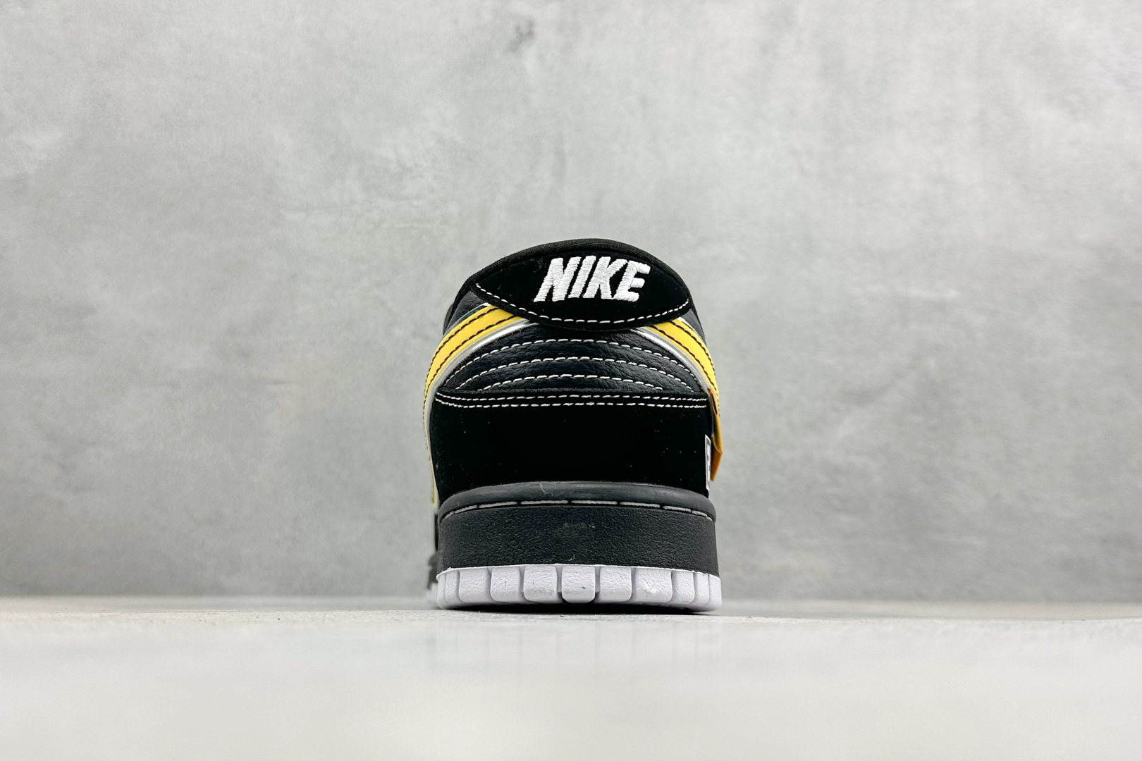 Nike Dunk × Fendi 黑黄联名款 街头与奢品的碰撞 KK1333-049 Nike Dunk × Fendi 黑黄联名款 街头与奢品的碰撞 KK1333-049
