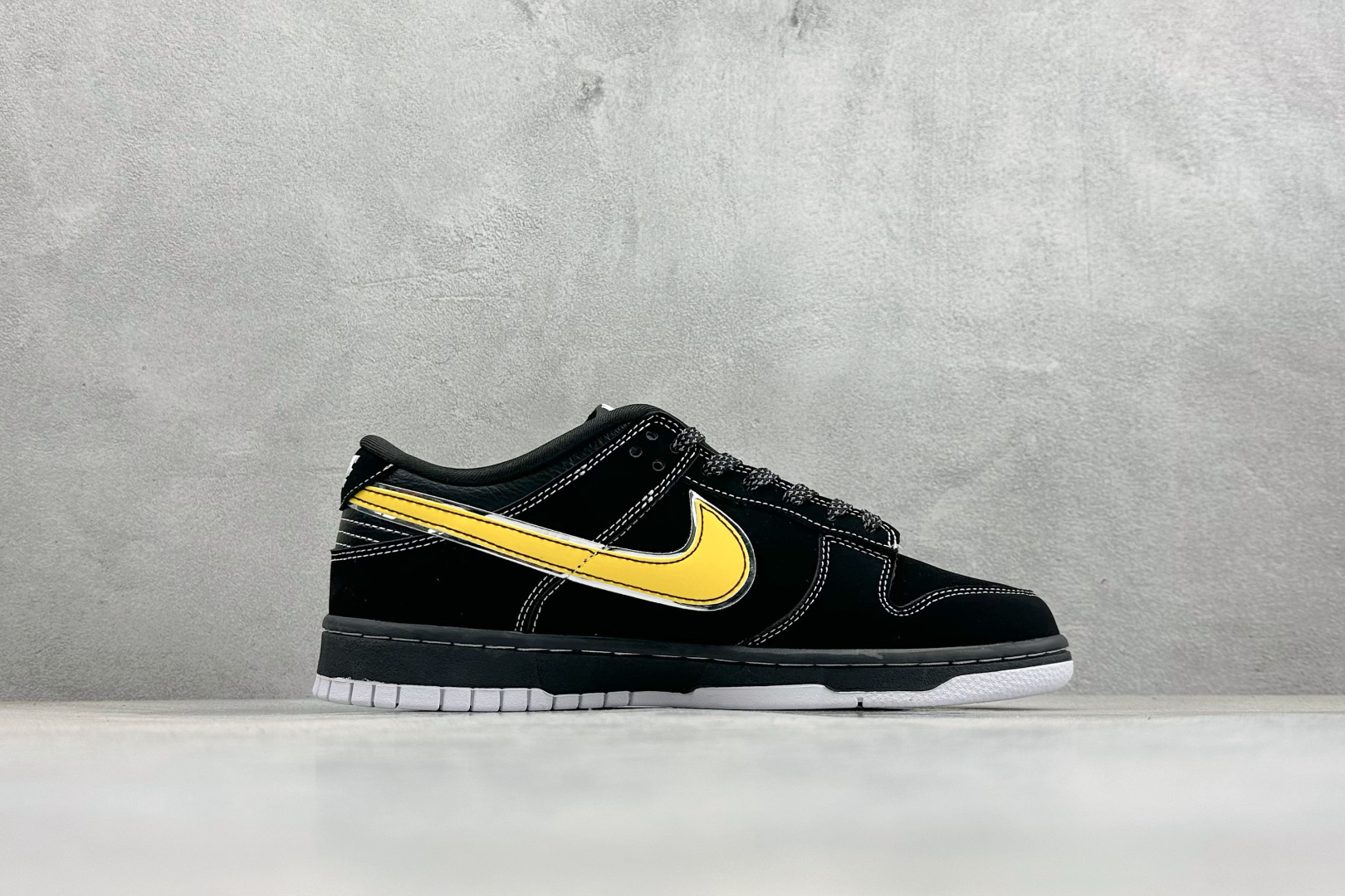 Nike Dunk × Fendi 黑黄联名款 街头与奢品的碰撞 KK1333-049 Nike Dunk × Fendi 黑黄联名款 街头与奢品的碰撞 KK1333-049