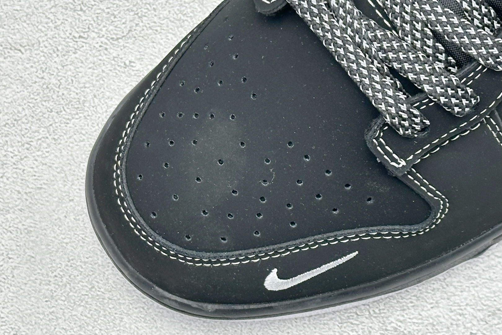 Nike Dunk × Fendi 黑黄联名款 街头与奢品的碰撞 KK1333-049 Nike Dunk × Fendi 黑黄联名款 街头与奢品的碰撞 KK1333-049