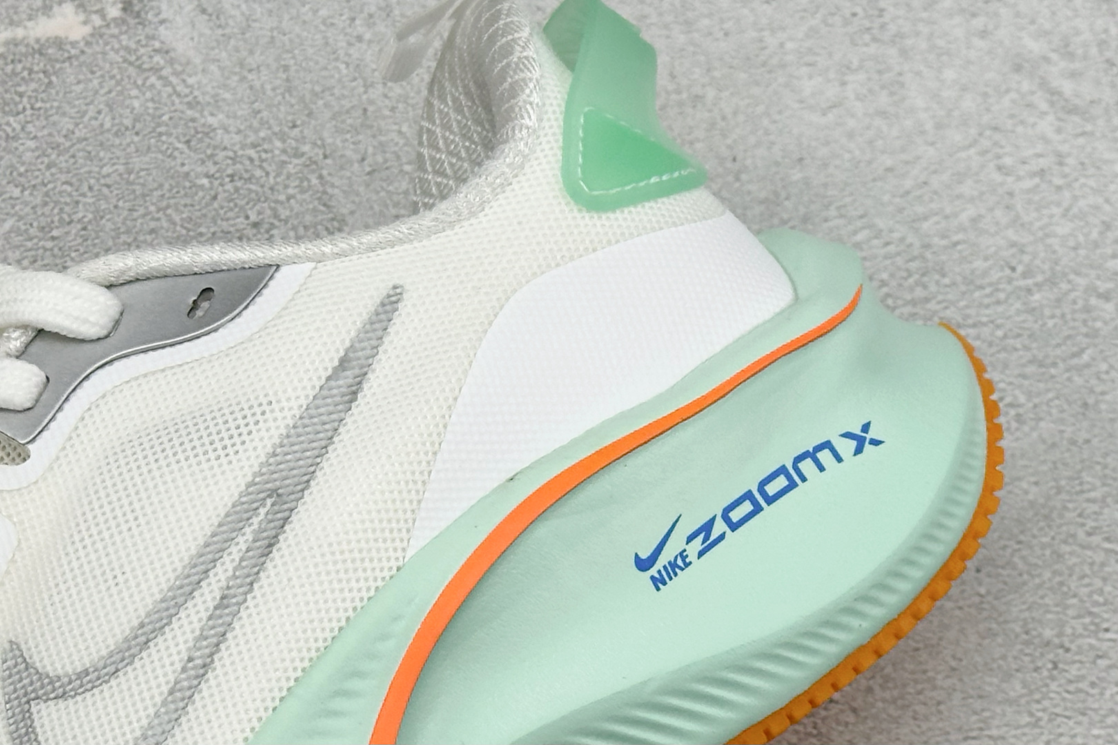 NIKE ZOOMX PLUS 全新耐克跑鞋二代 CK4318-018 NIKE ZOOMX PLUS 全新耐克跑鞋二代 CK4318-018