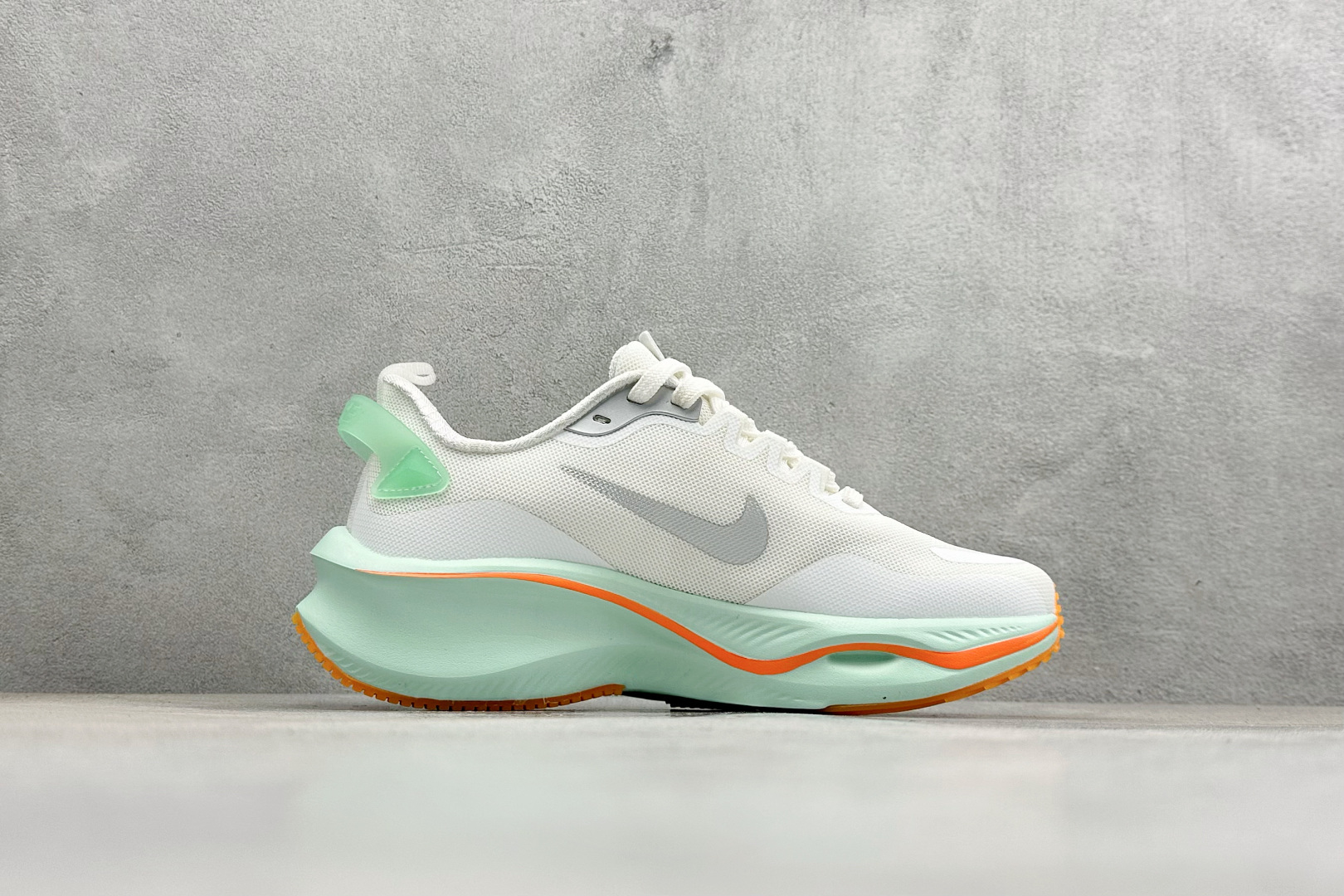 NIKE ZOOMX PLUS 全新耐克跑鞋二代 CK4318-018 NIKE ZOOMX PLUS 全新耐克跑鞋二代 CK4318-018