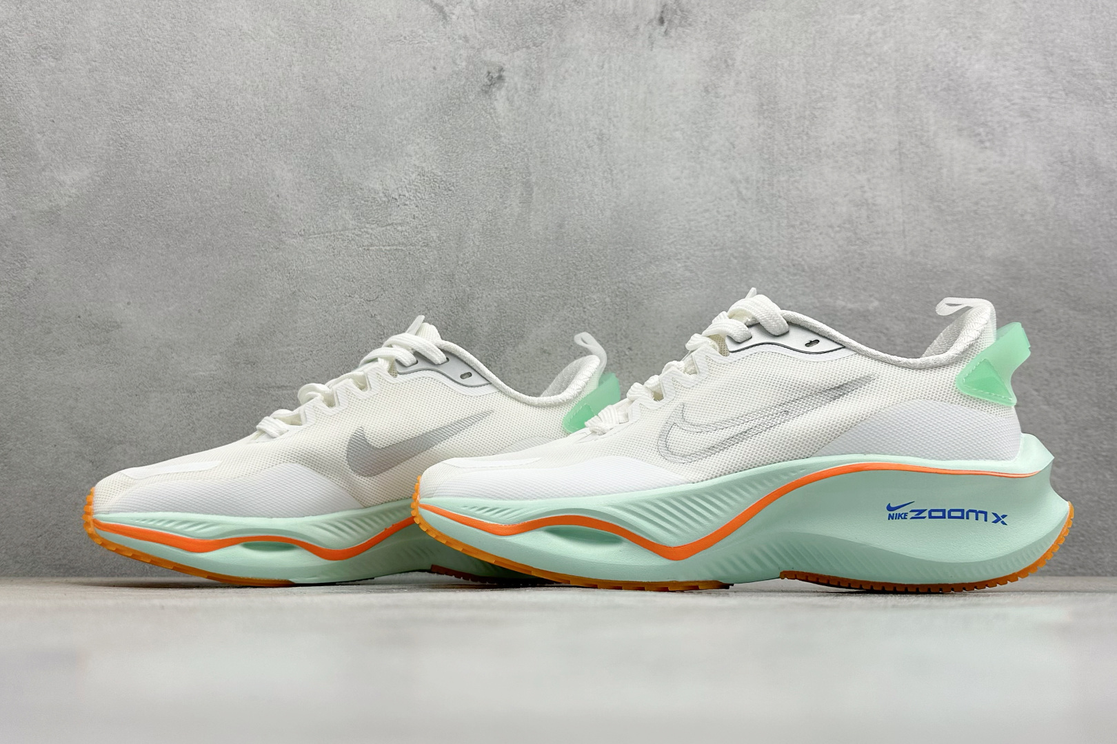 NIKE ZOOMX PLUS 全新耐克跑鞋二代 CK4318-018 NIKE ZOOMX PLUS 全新耐克跑鞋二代 CK4318-018