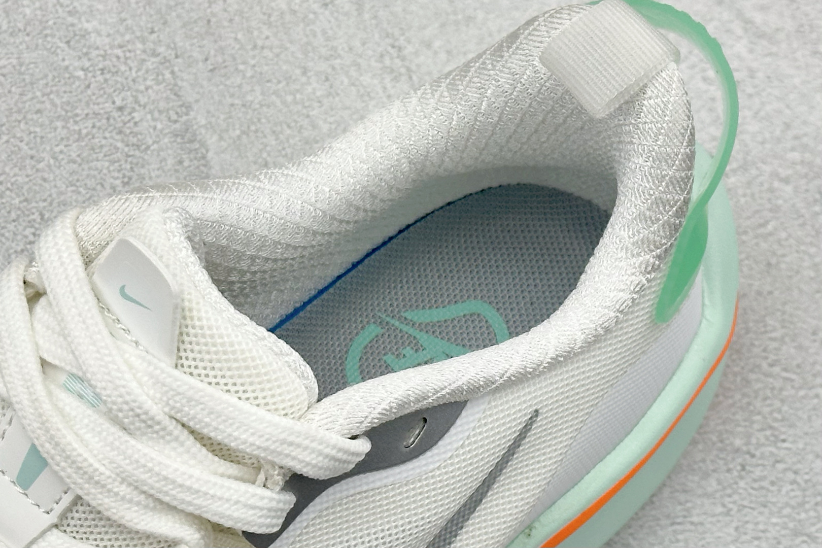 NIKE ZOOMX PLUS 全新耐克跑鞋二代 CK4318-018 NIKE ZOOMX PLUS 全新耐克跑鞋二代 CK4318-018