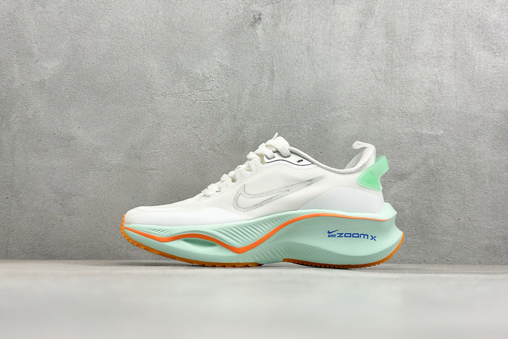 NIKE ZOOMX PLUS 全新耐克跑鞋二代 CK4318-018 NIKE ZOOMX PLUS 全新耐克跑鞋二代 CK4318-018
