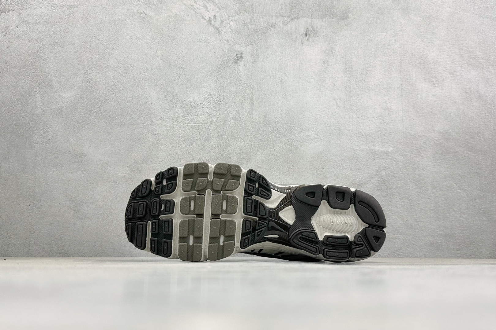 Nike Air Max Moto 2K 耐克新款复古气垫跑步鞋 IO1915-030