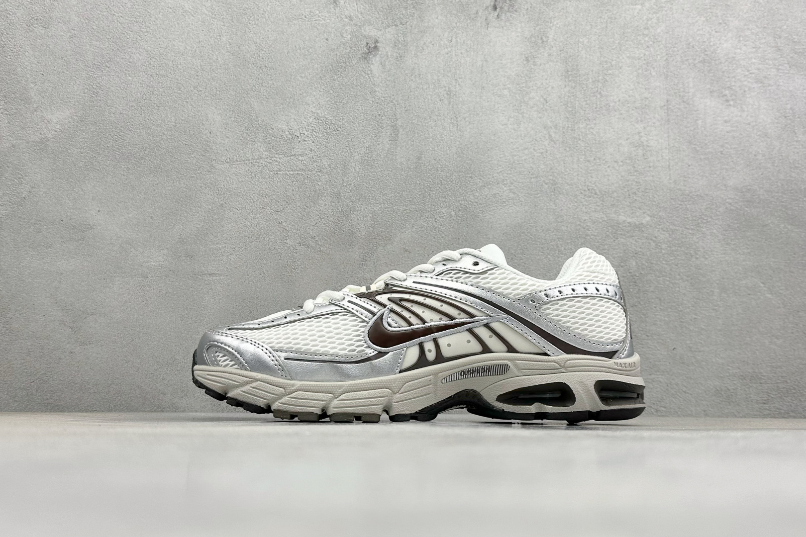 Nike Air Max Moto 2K 耐克新款复古气垫跑步鞋 IO1915-030