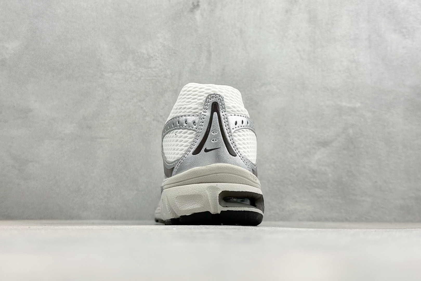 Nike Air Max Moto 2K 耐克新款复古气垫跑步鞋 IO1915-030