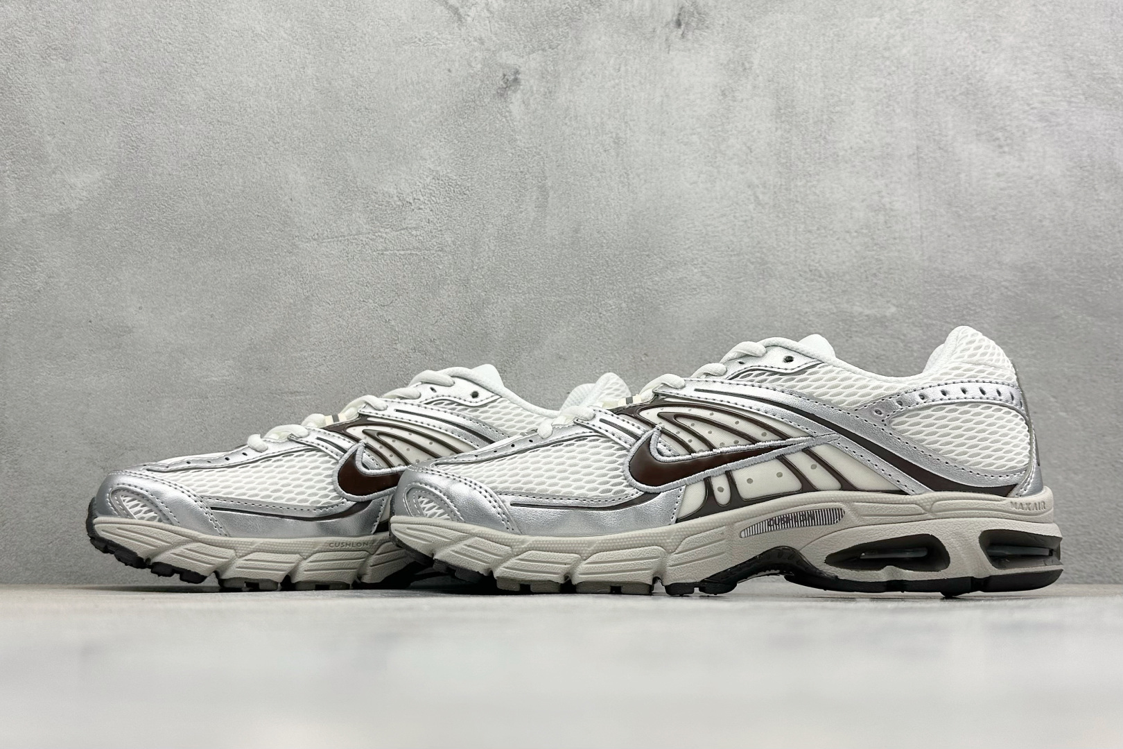 Nike Air Max Moto 2K 耐克新款复古气垫跑步鞋 IO1915-030