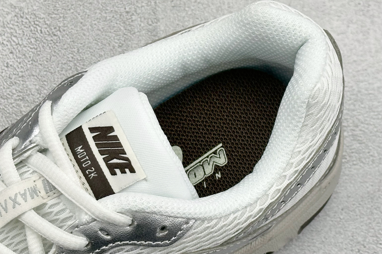 Nike Air Max Moto 2K 耐克新款复古气垫跑步鞋 IO1915-030